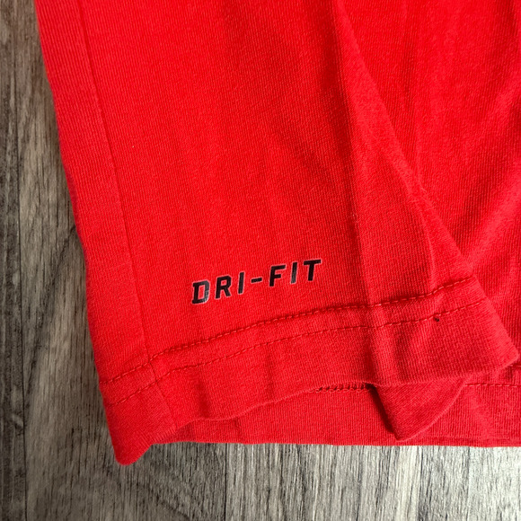 Nike LeBron Dri-Fit Red Basketball Tee Cyber Dunk Graphic Shirt Size Large - Picture 7 of 9